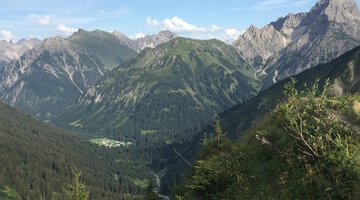 Richtung Starzeljoch den Widderstein im Blick