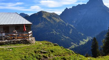 Alpe Innerer Stierhof – mit Blick auf den Großen Widderstein