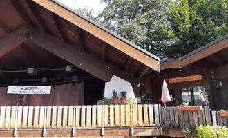 A cozy café with wooden panels and a terrace. The surroundings are green and inviting. | © Kulturcafe Kleinwalsertal | Veronika Senn