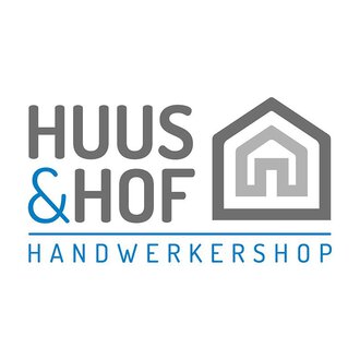 A modern logo for a craftsman's shop named "Huus & Hof". It features a stylized house and emphasizes craftsmanship services. | © Logo Huus & Hof Riezlern