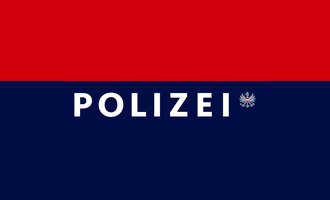 © Polizeiinspektion Kleinwalsertal Logo A police sign with the word "POLICE" in large letters. It is in the colors blue and red. | © Polizeiinspektion Kleinwalsertal Logo